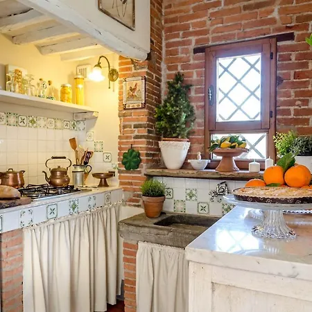 Villa Rosyabate Cottage, With Private Garden And Views Between Lucca And Pistoia