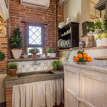 Rosyabate Cottage, With Private Garden And Views Between Lucca And Pistoia Βίλα